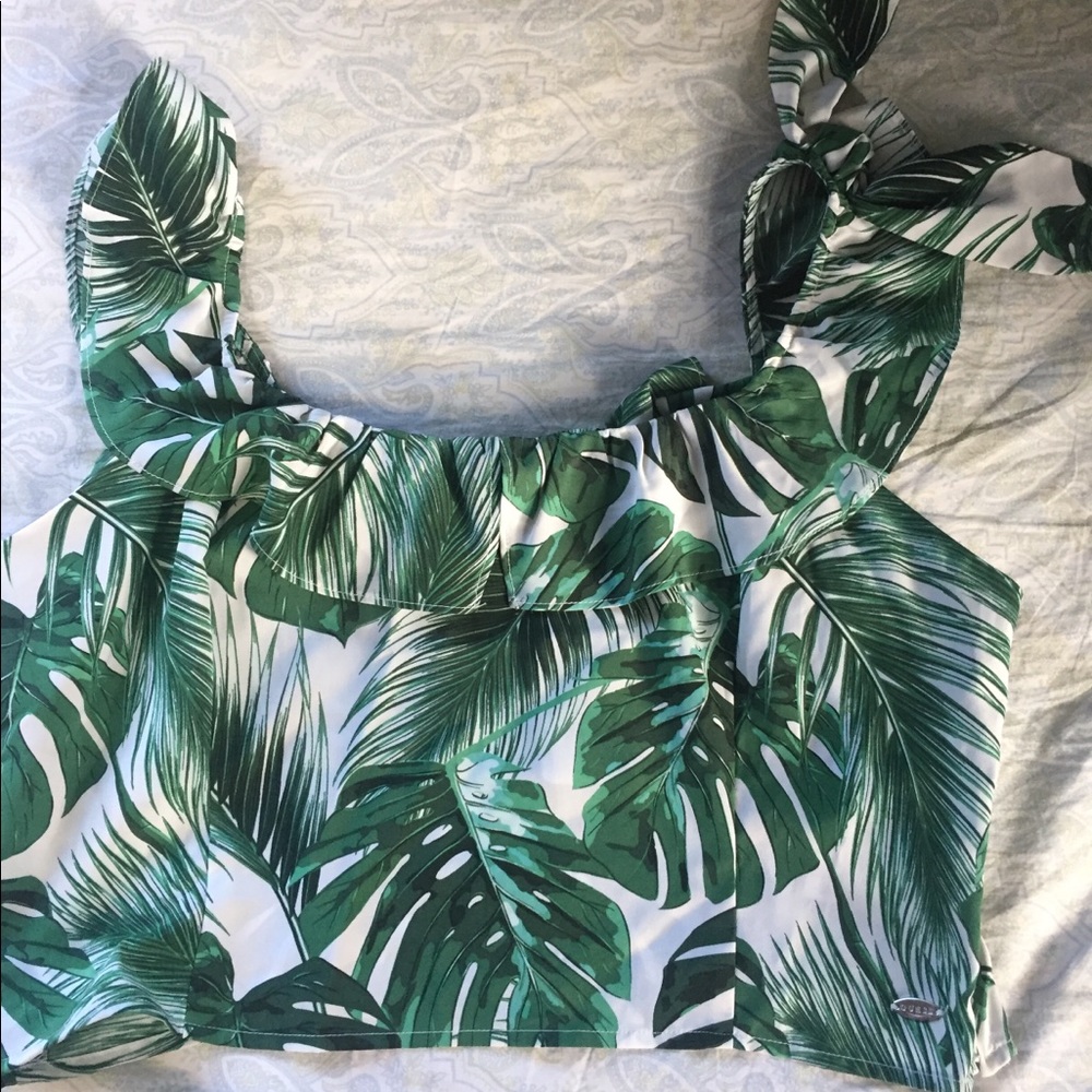 GUESS top